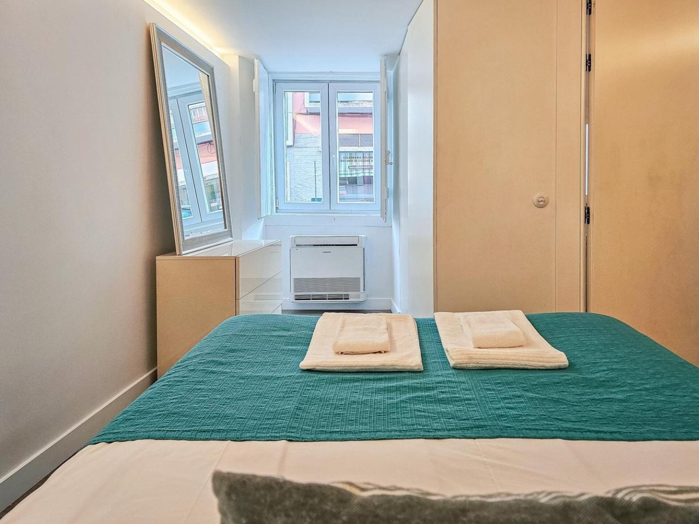 Ground Floor With Private Patio And Ac Lisbon