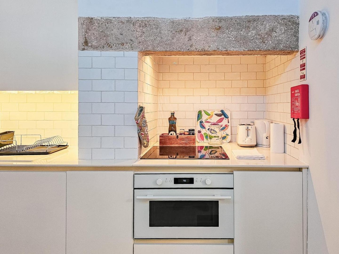 Ground Floor With Private Patio And Ac Apartment Lisbon