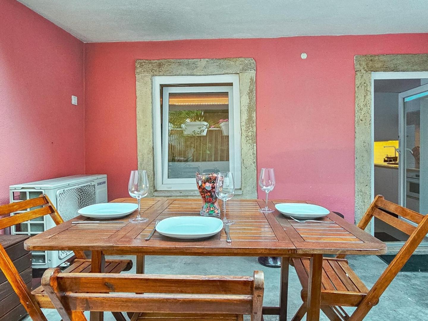 Ground Floor With Private Patio And Ac Lisbon