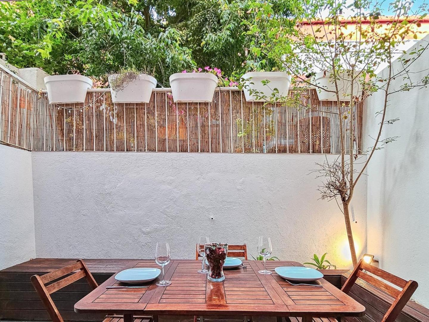 Ground Floor With Private Patio And Ac Apartment